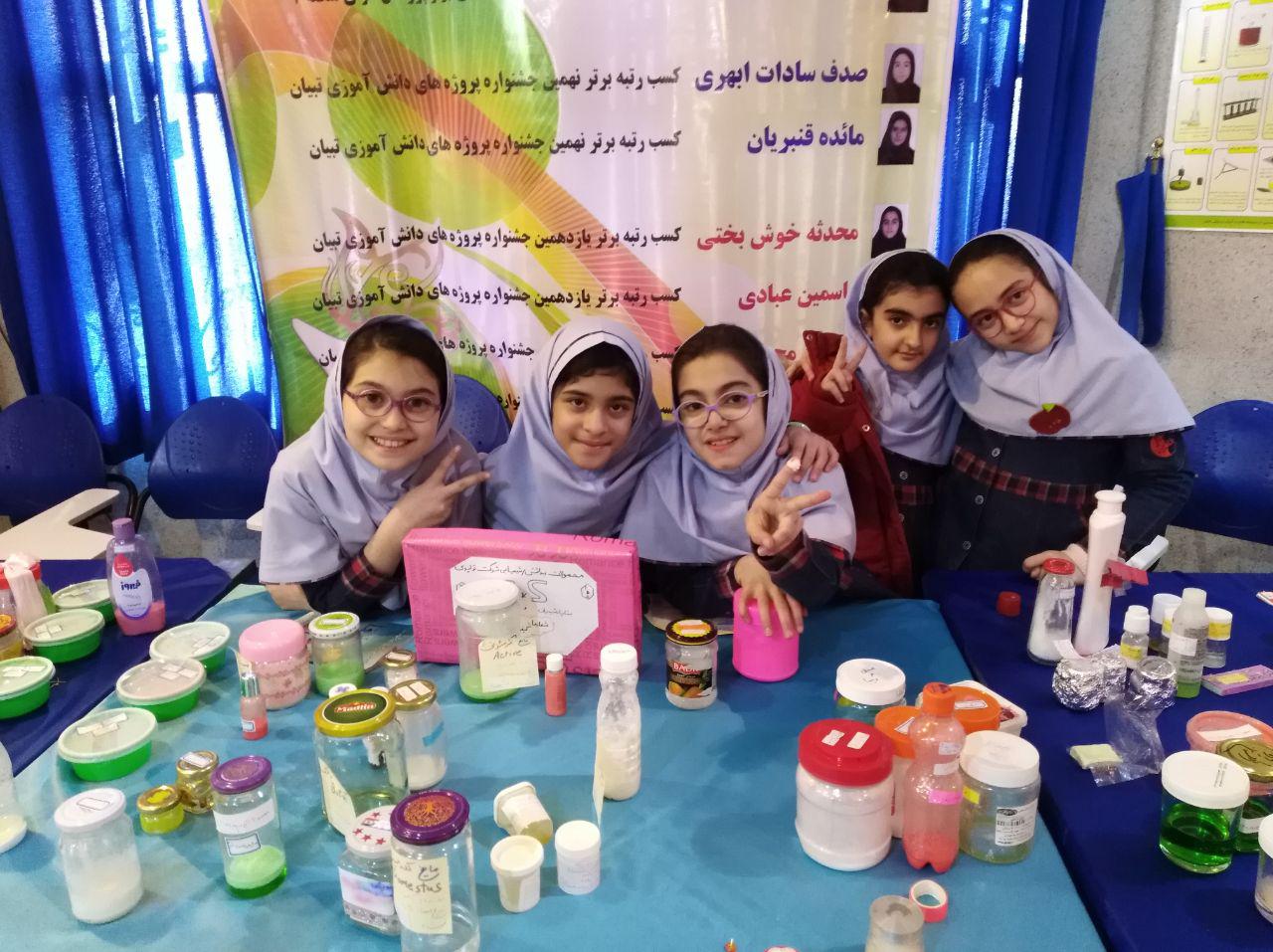 برگزاری نمایشگاه دست سازه های دانش آموزان مجتمع طاهره